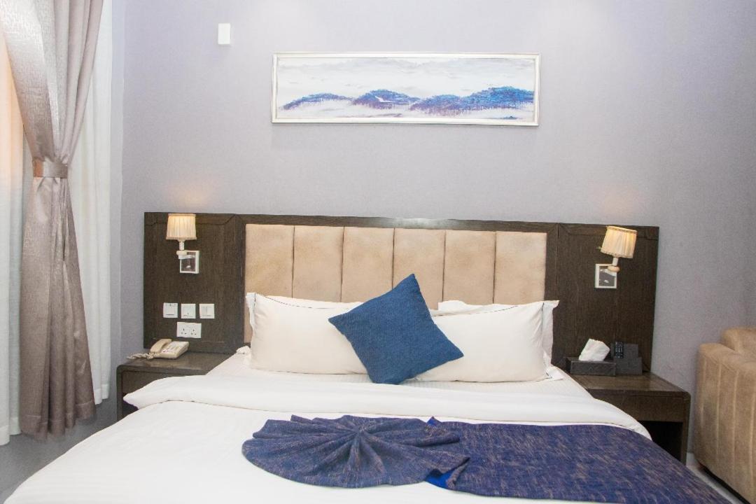 Perfecto La Villa Hotel And Suites Lagos Bagian luar foto