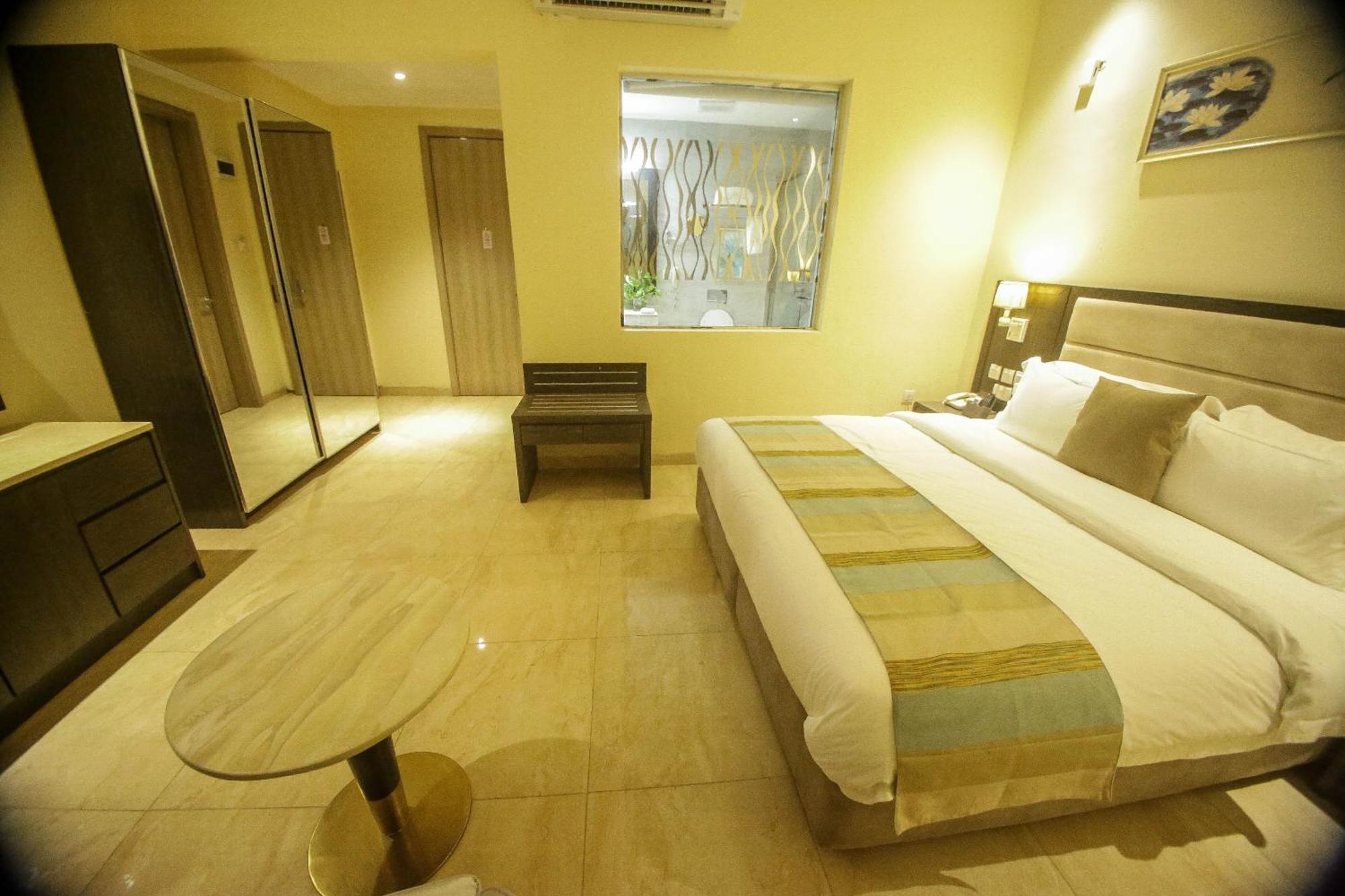 Perfecto La Villa Hotel And Suites Lagos Bagian luar foto