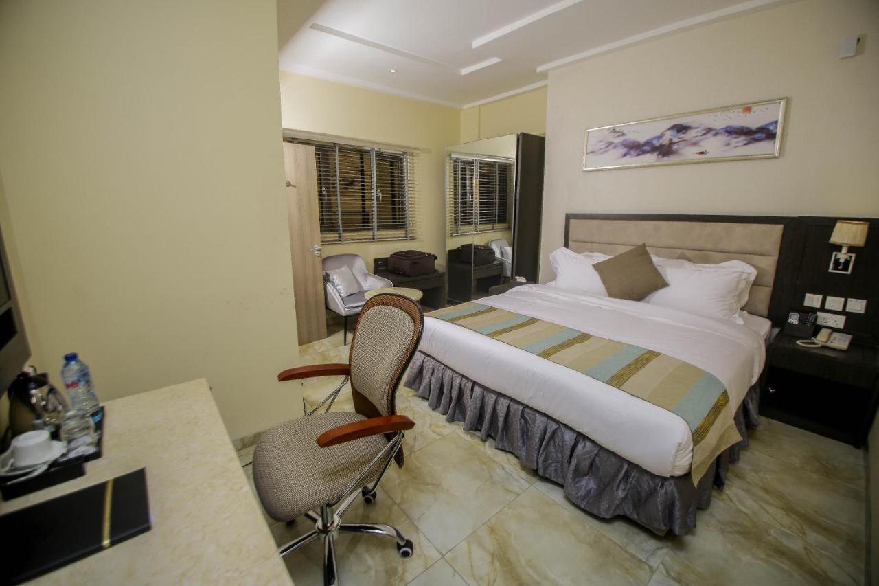 Perfecto La Villa Hotel And Suites Lagos Bagian luar foto