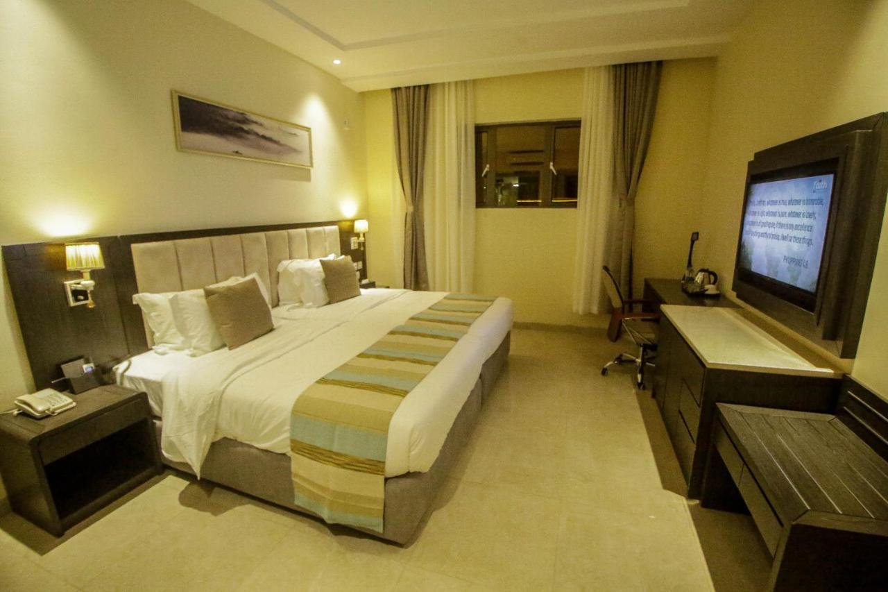 Perfecto La Villa Hotel And Suites Lagos Bagian luar foto