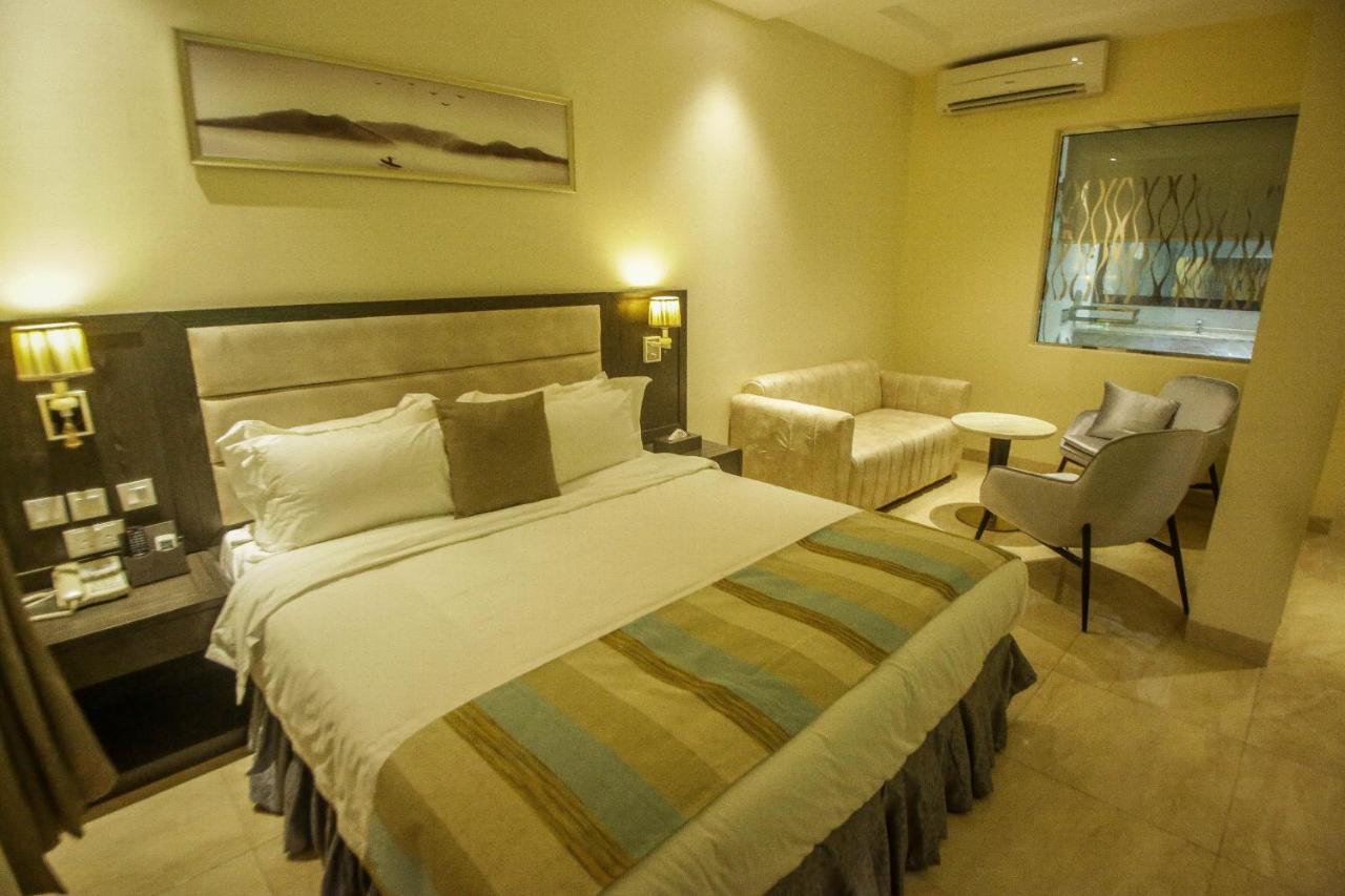 Perfecto La Villa Hotel And Suites Lagos Bagian luar foto